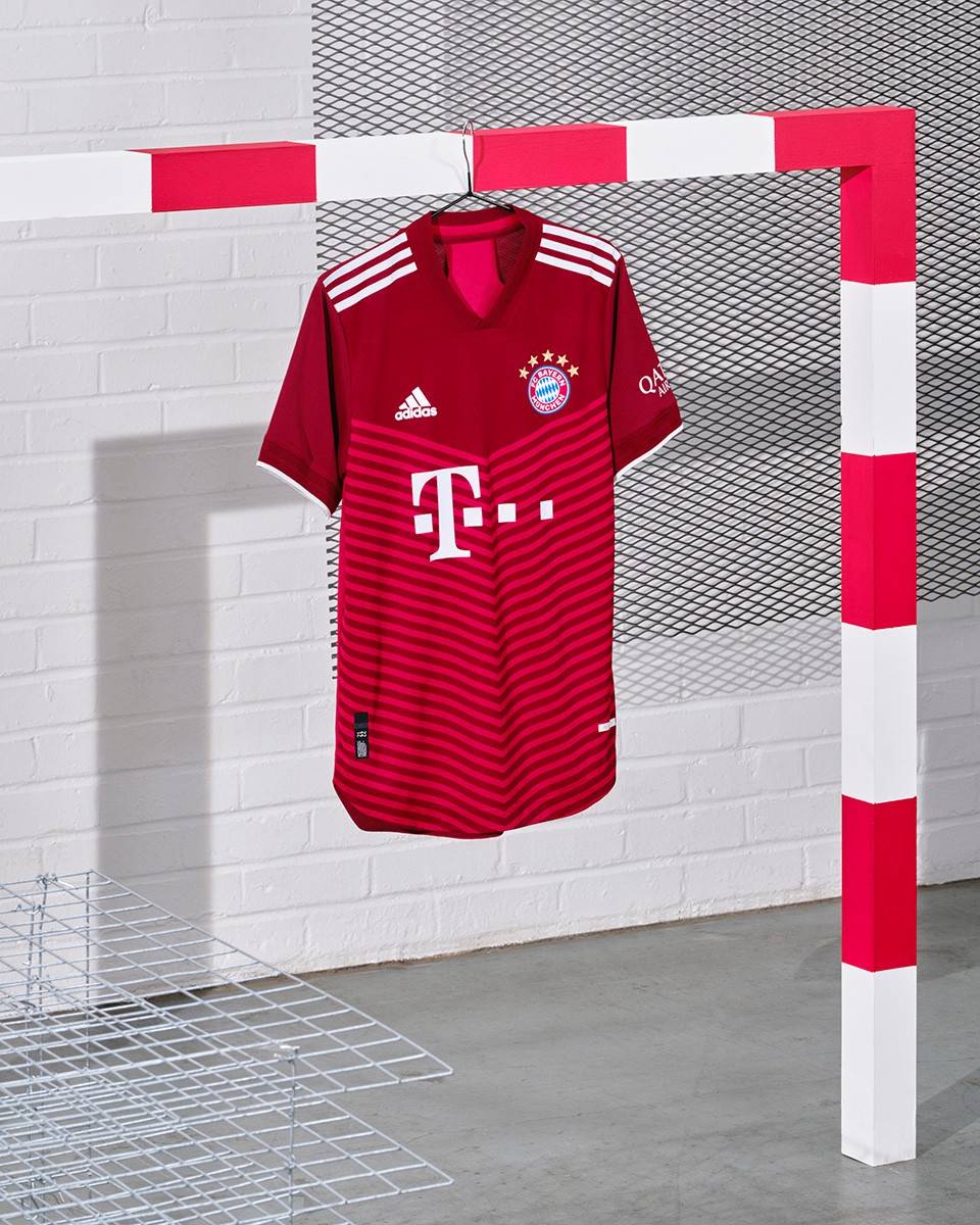 Bayern Munich Home Jersey 2021/22.jpg