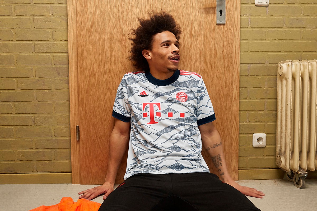 Bayern Munich Third Away Jersey 2021/22.jpg