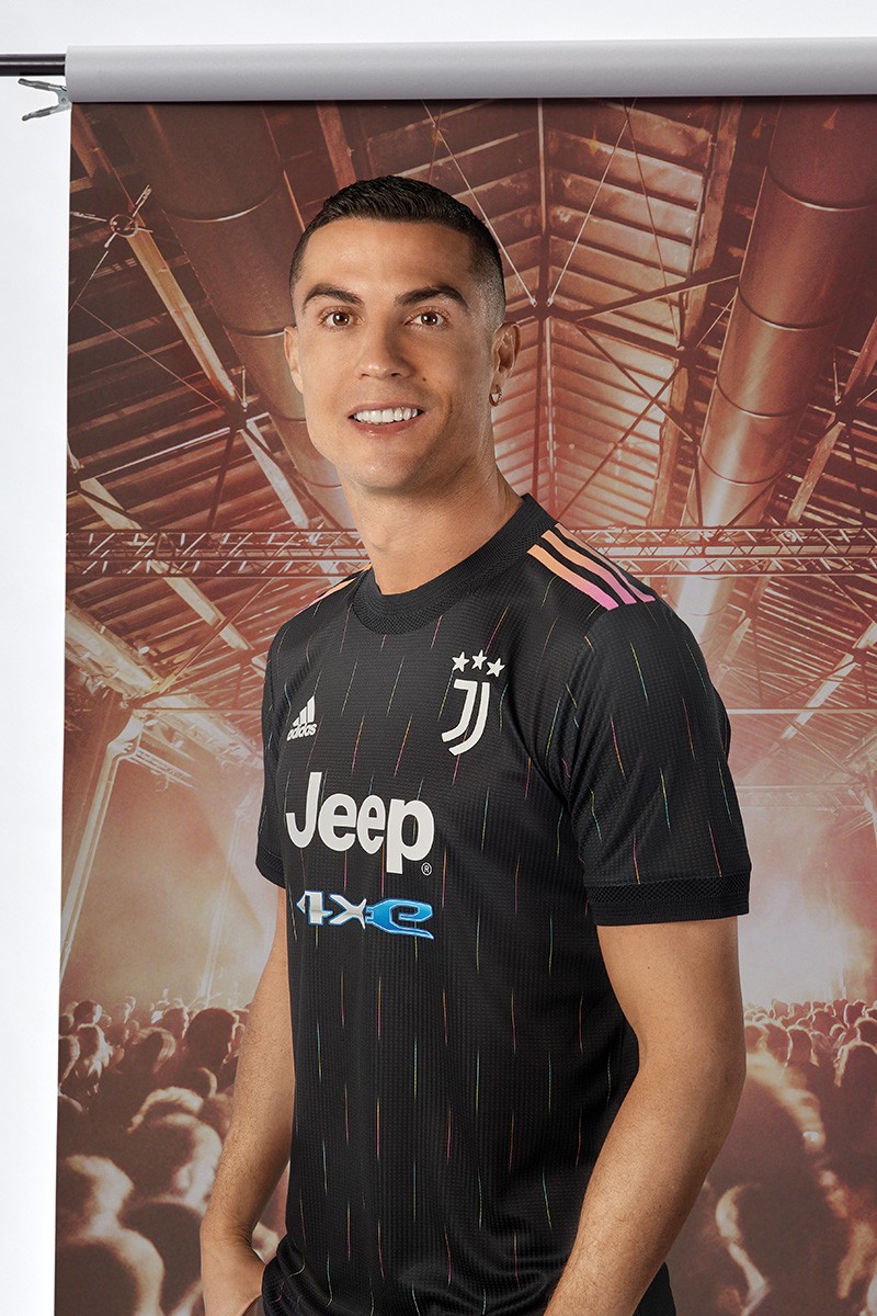 Juventus Away Jersey 2021/22.jpg